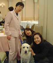 左から美智子さん、シンシア、原田・熟塾代表、山本ゆき