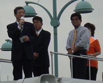 左から山本、井坂さん、中川代議士、浜田さん