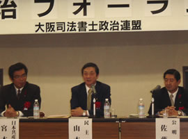 写真中央が山本